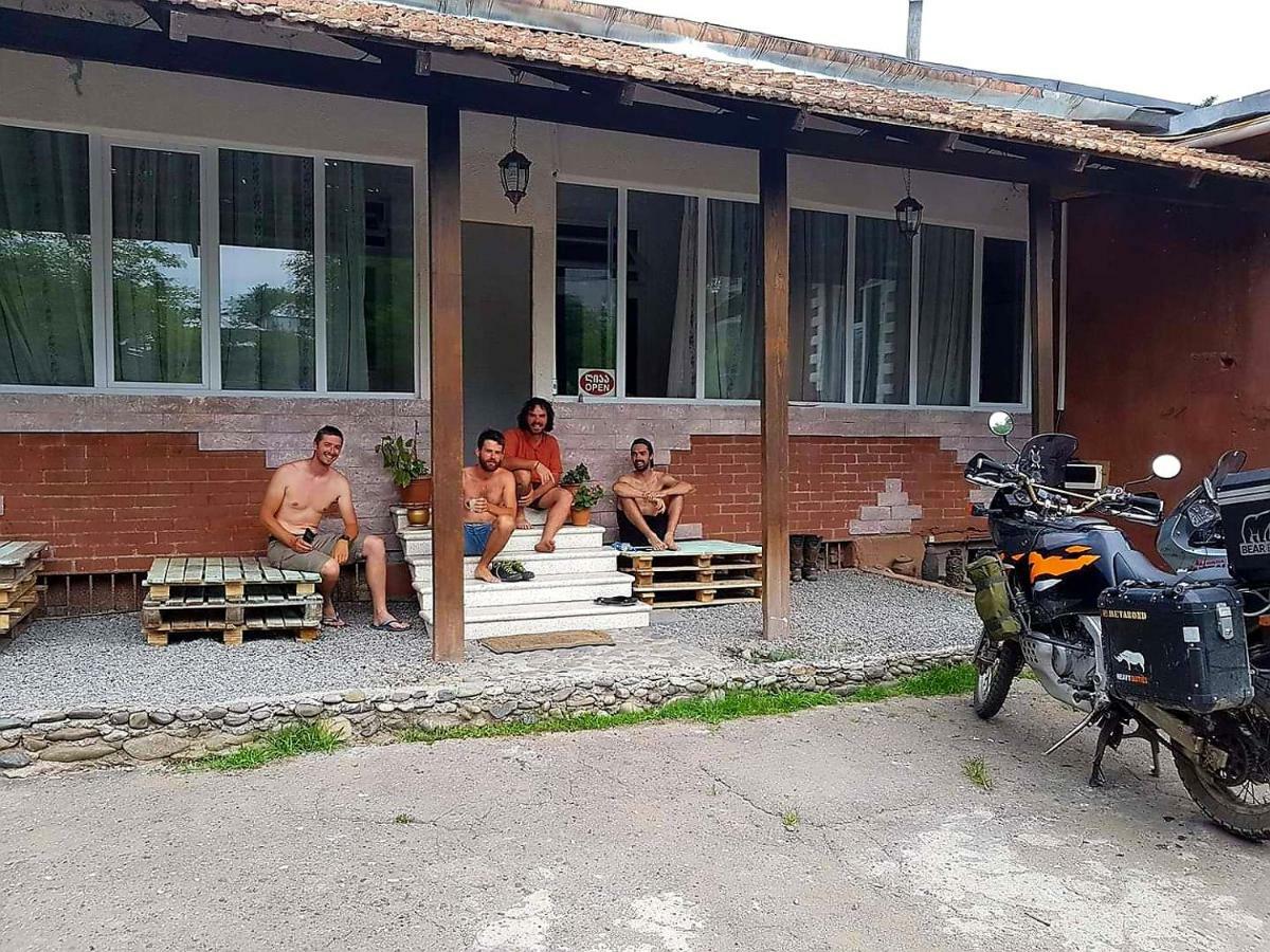 Tbilisi Yard Hostel Bagian luar foto